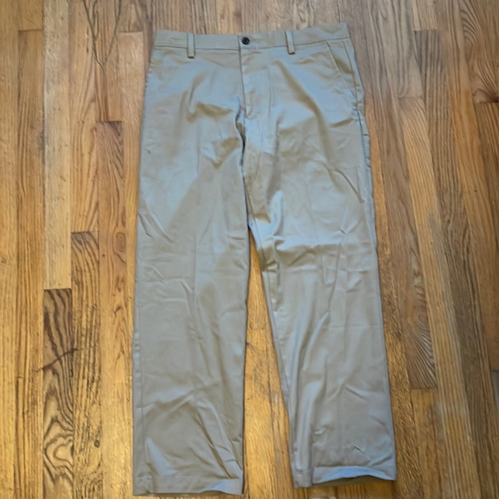 EASY KHAKI CLASSIC FIT DOCKERS PANTS